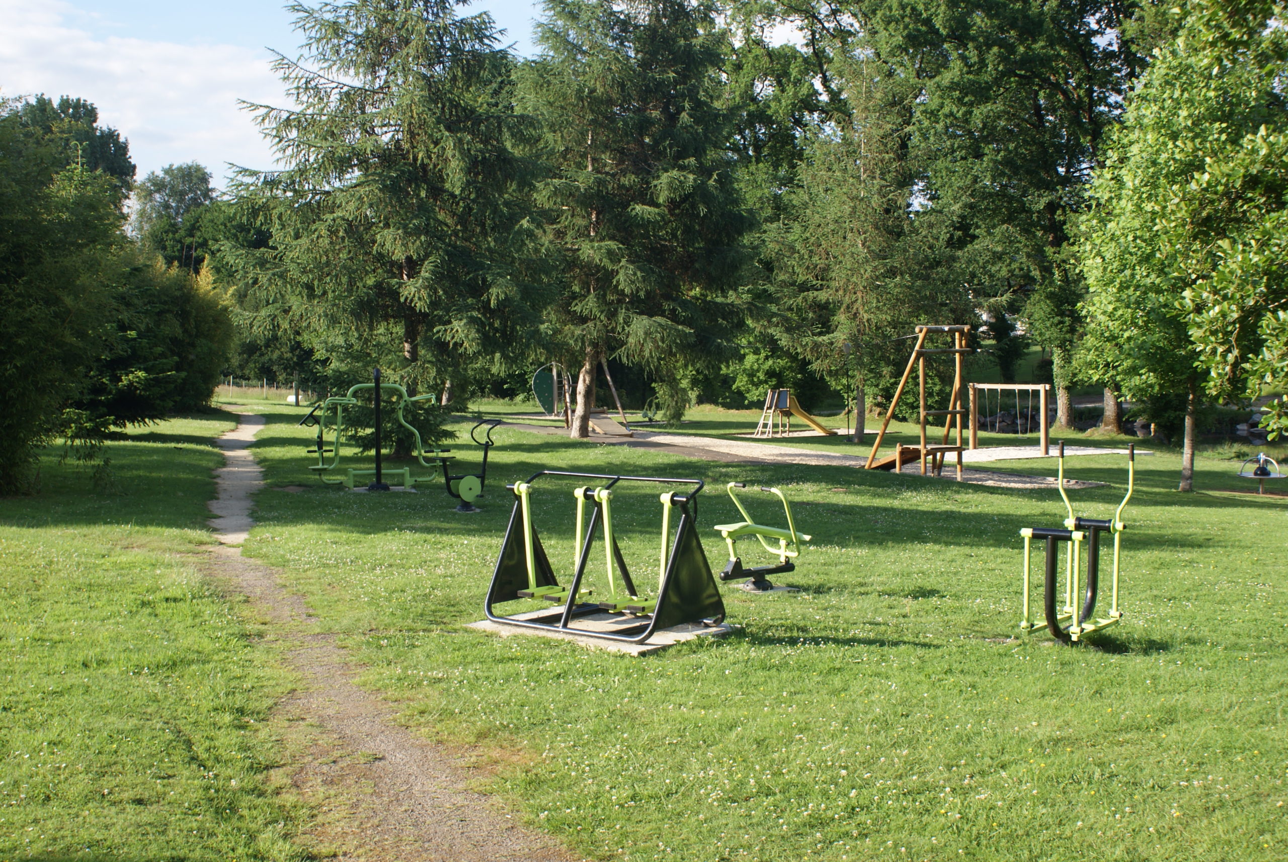 Equipements de fitness de plein air à l'étang du bourg de Pluméliau